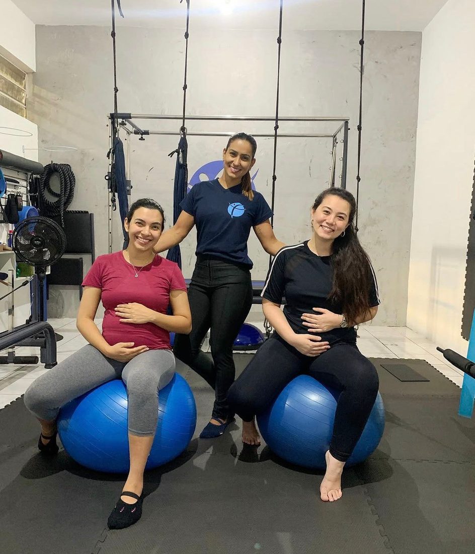 Gestantes em aula com acompanhamento da fisioterapeuta